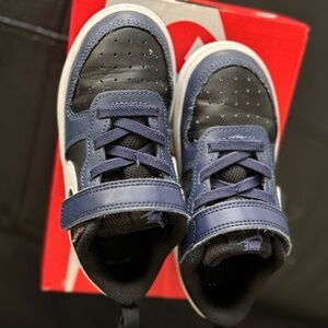 Black / Navy / White toddler sneaker Size 9 Nike court borough